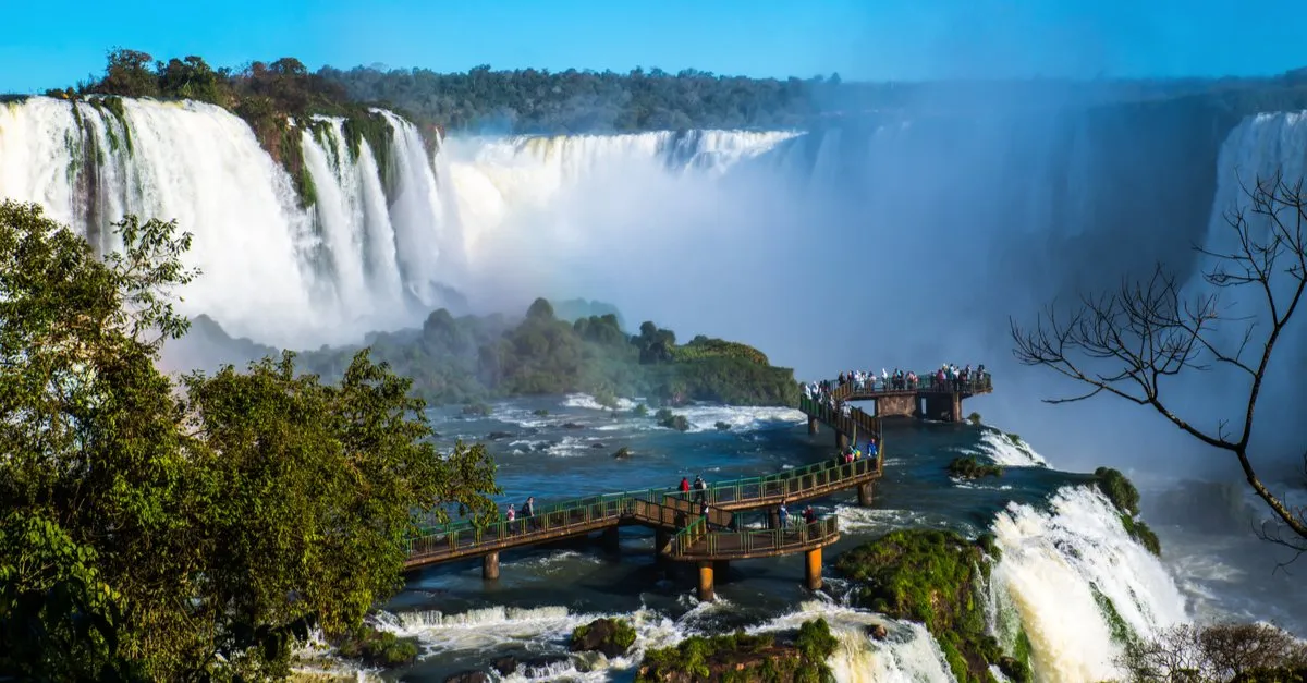 Inspiração do Aquan Foz do Iguaçu, as Cataratas são a atração favorita dos brasileiros